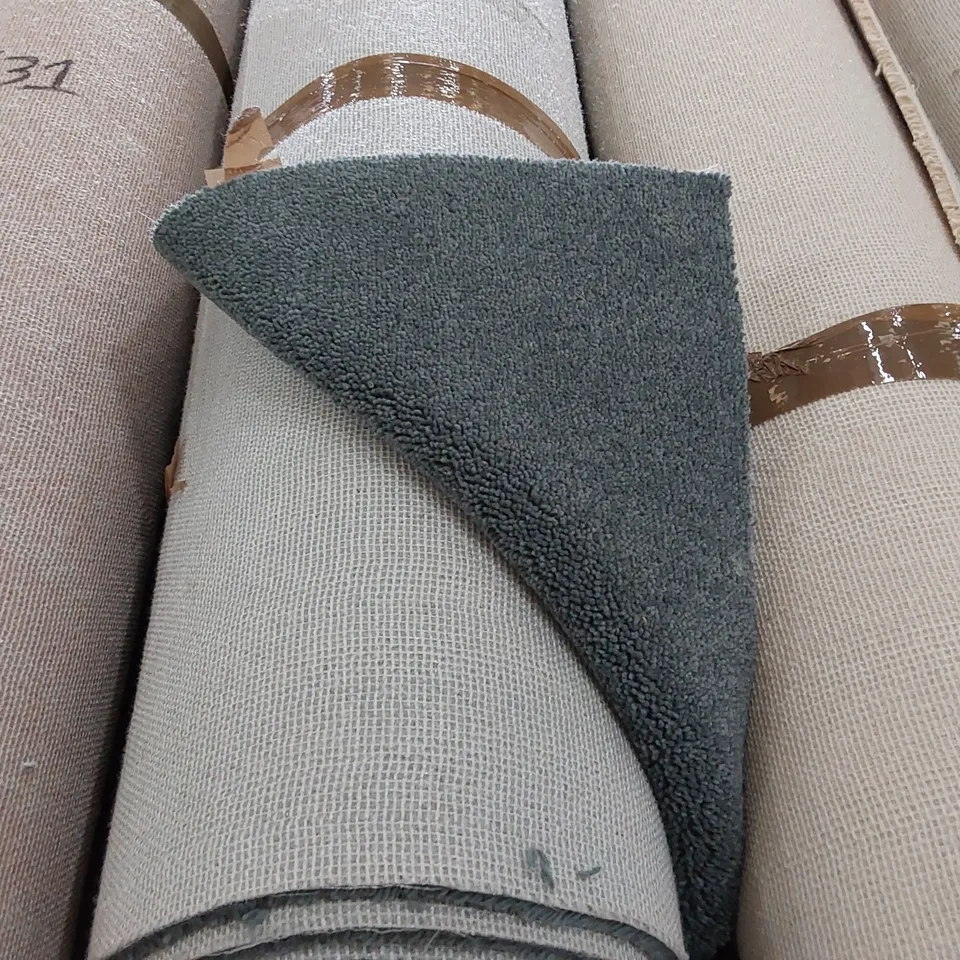 ROLL OF QUALITY DIMENSIONS DIM PLAINS CARPET // SIZE: APPROX. 5 X 2.2m