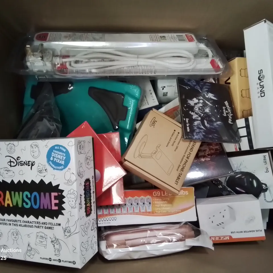 BOX CONTAINING LARGE AMOUNT OF BOXED ELECTRICAL ITEMS TO INCLUDE: HEADPHONES, SOLAR LIGHTS, LED FAIRY LIGHTS, NINTENDO SWITCH CARRY CASE ETC.