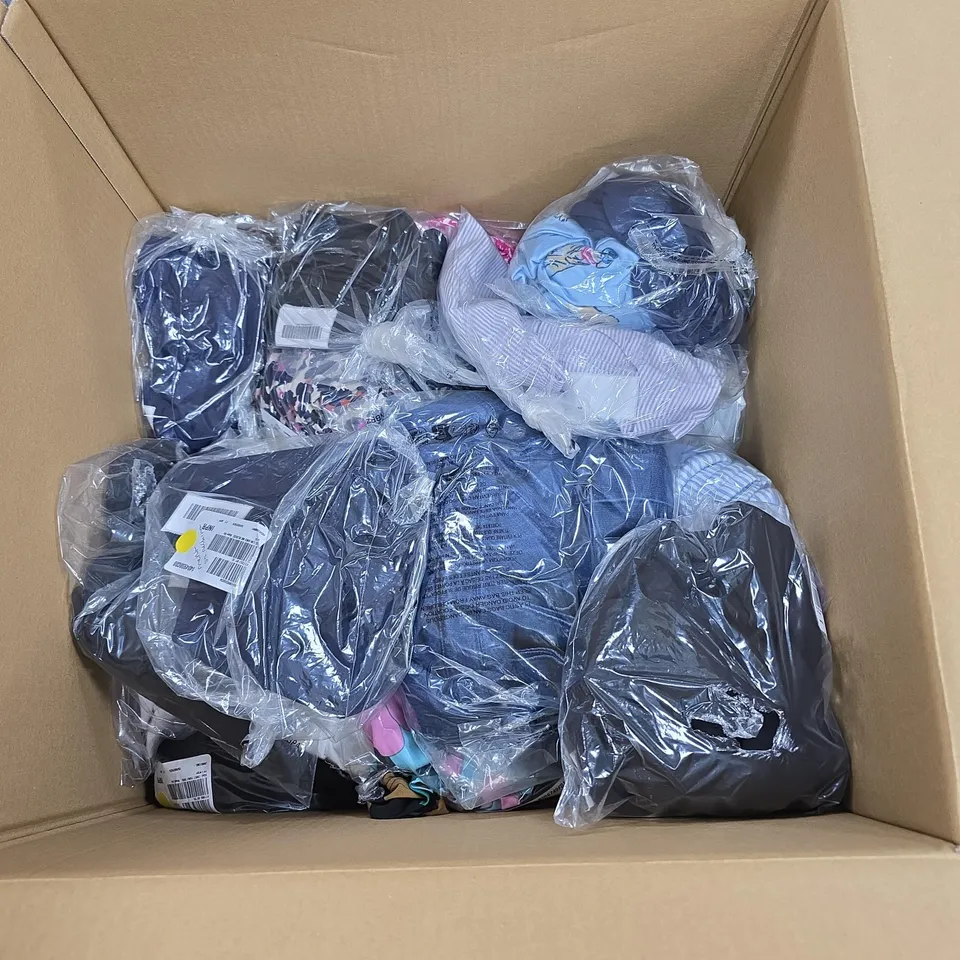 BOX OF APPROXIMATELY 30 ASSORTED CLOTHING ITEMS OF VARIOUS STYLES AND SIZES TO INCLUDE D AND CO ETC
