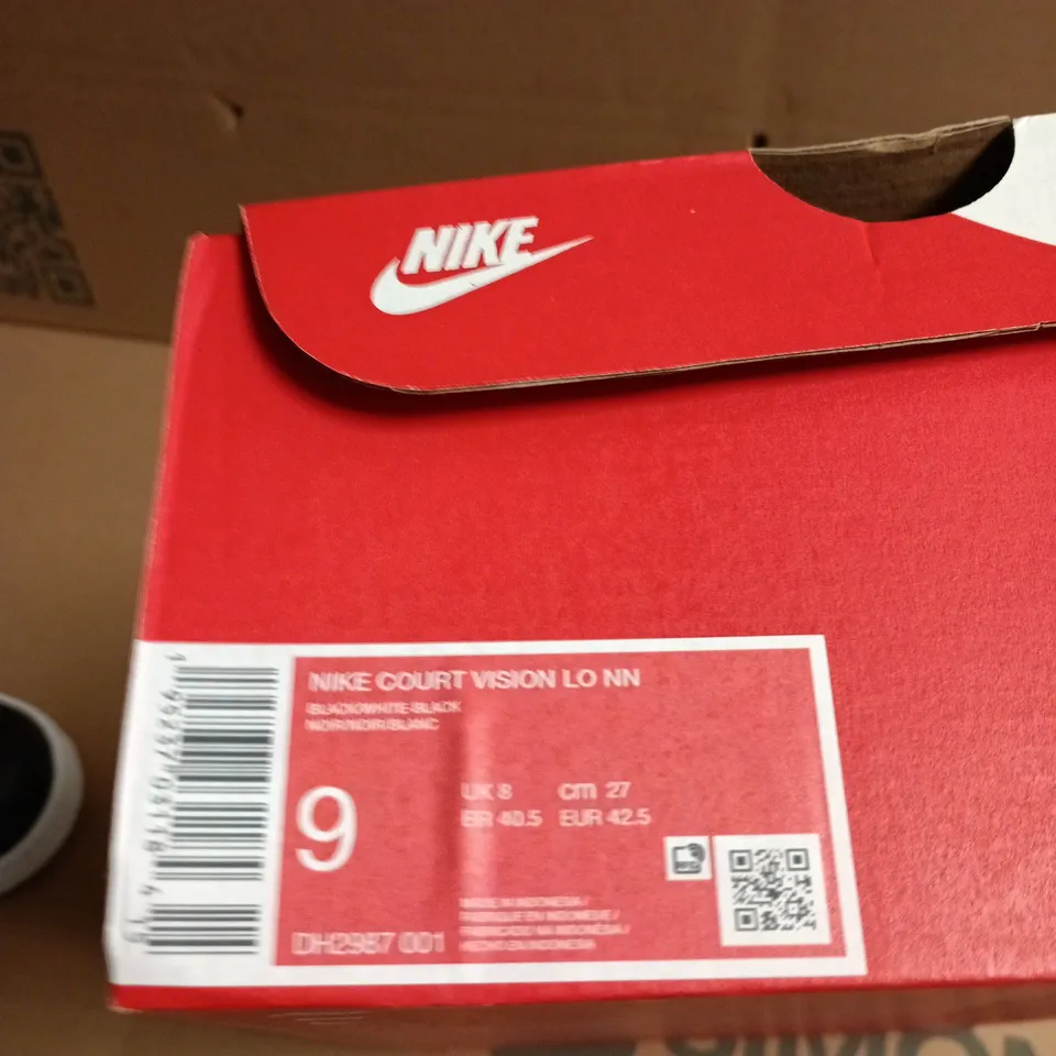 BOXED PAIR OF NIKE COURT VISION LOW BLACK/WHITE TRAINERS – UK 9