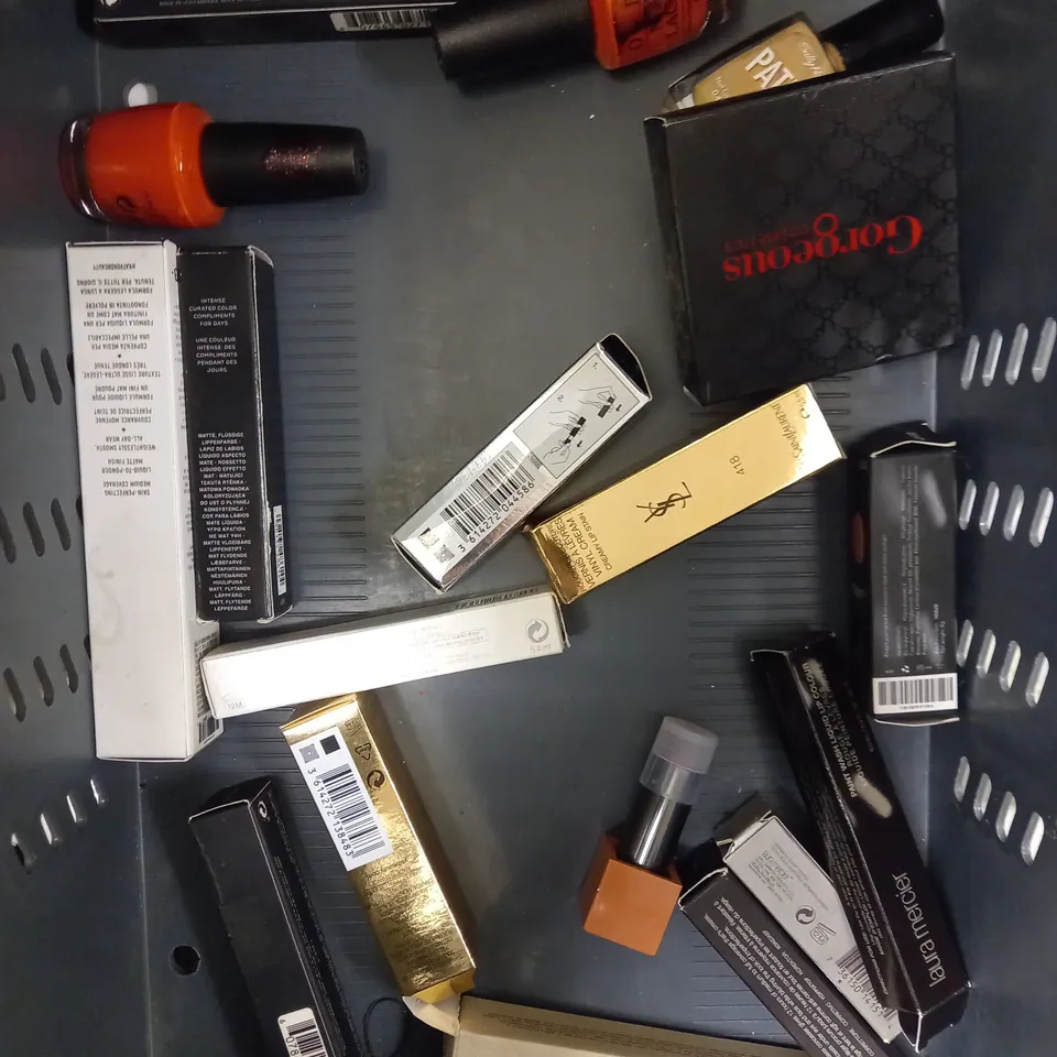 BOX OF APPROXIMATELY 20 ASSORTED MAKE UP PRODUCTS TO INCLUDE BED HEAD STRENGTHENING SHAMPOO, LACOSTE JOY OF PINK, NARS LIPSTICK ETC