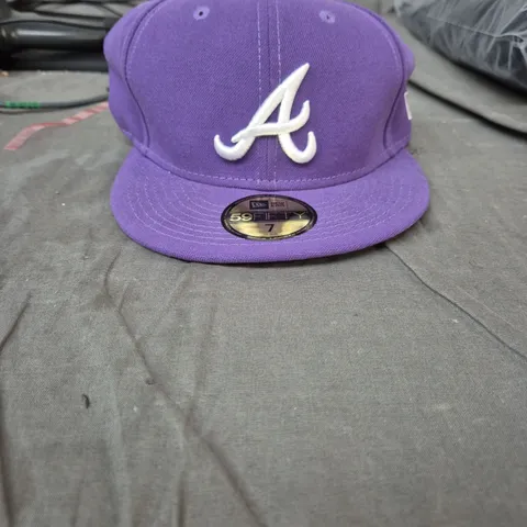 NEW ERA 59FIFTY PURPLE BASEBALL CAP WITH WHITE A LOGO – SIZE 7