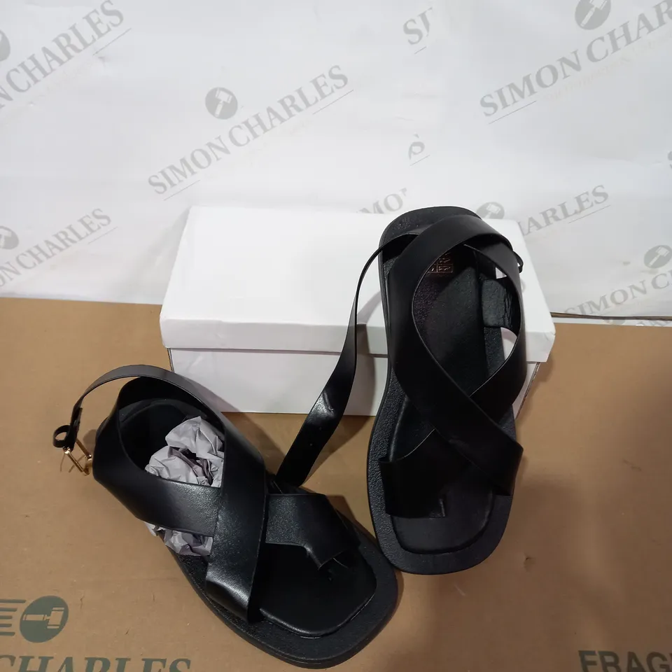 BOXED PAIR OF DESIGNER BLACK SANDALS SIZE 38