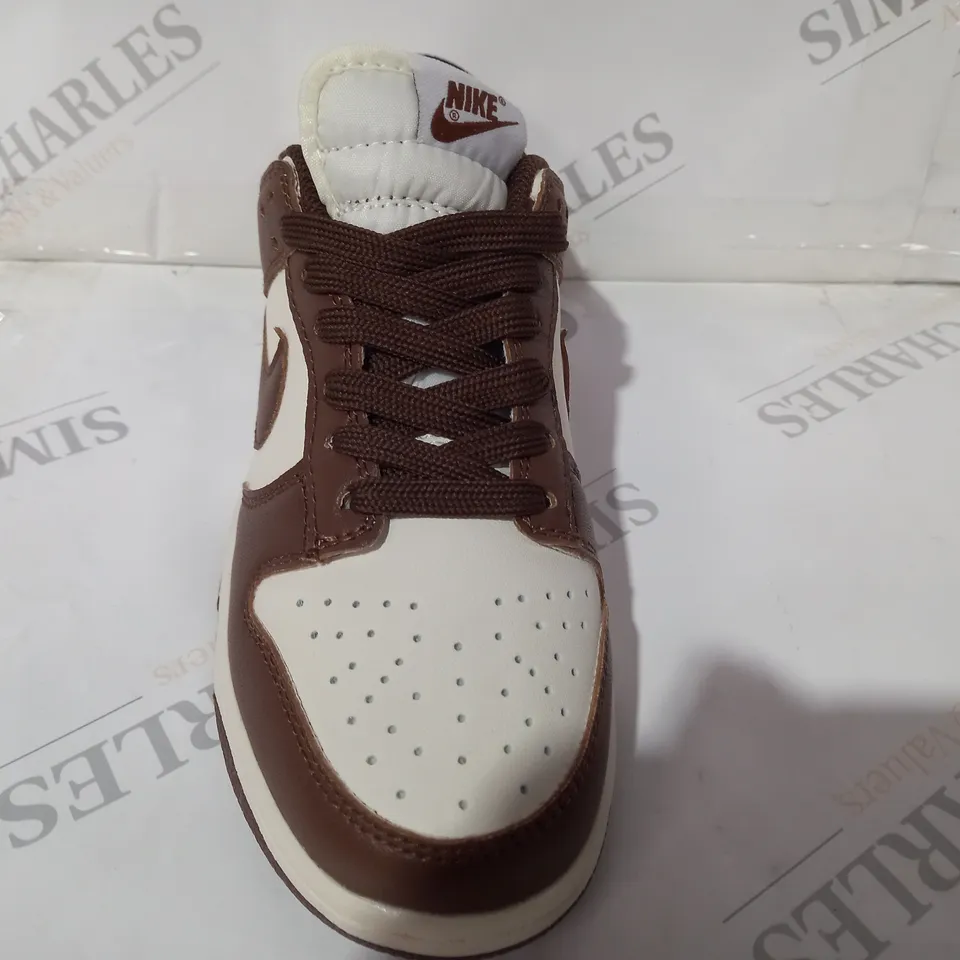 BOXED PAIR OF NIKE DUNK LOW SHOES IN BROWN/WHITE UK SIZE 4