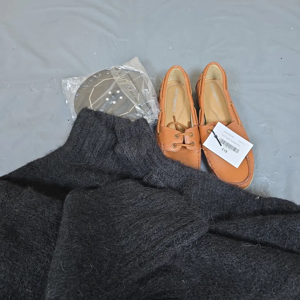 APPROXIMATELY 15 ASSORTED HOUSEHOLD & CLOTHING PRODUCTS TO INCLUDE LED LIGHT, SHOES, JUMPERS ETC