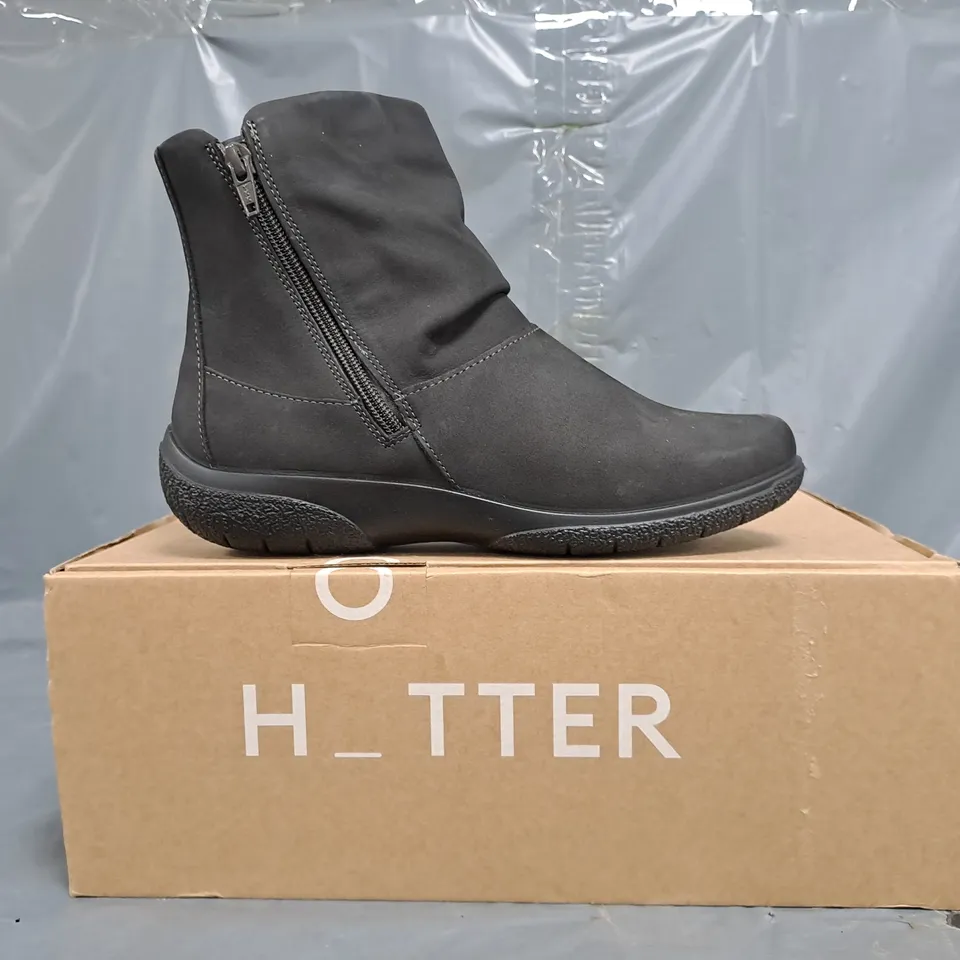 BOXED PAIR OF HOTTER WHISPER EXTRA WIDE BOOTS IN DARK GREY SIZE UK 6