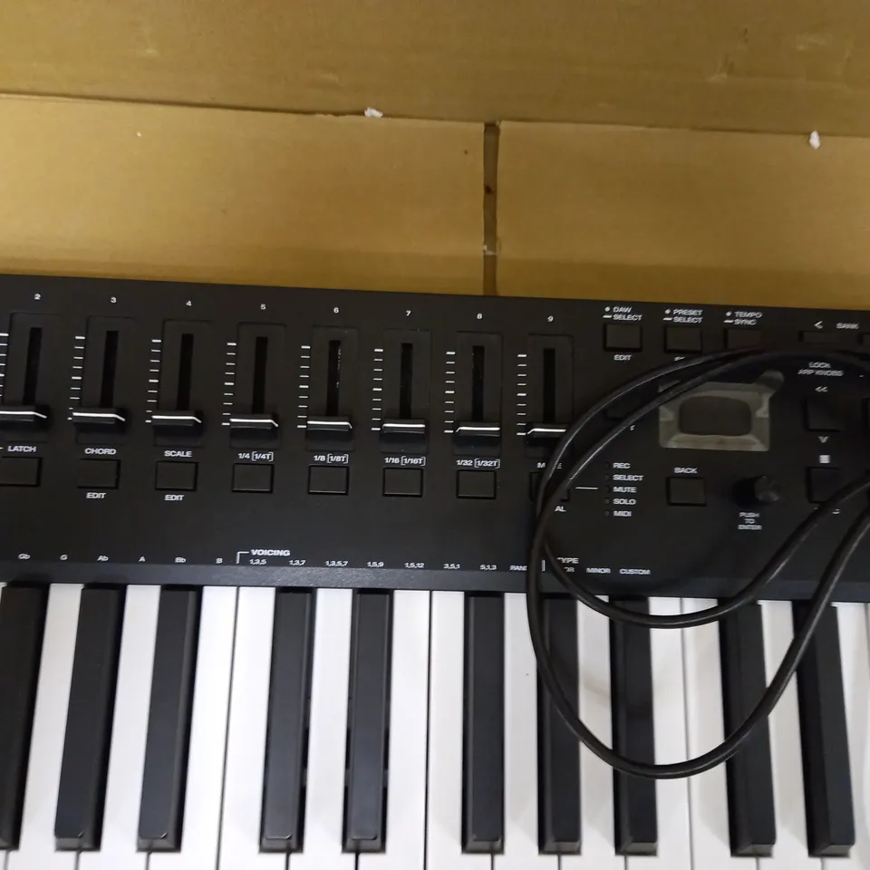 M-AUDIO OXYGEN PRO 61 – 61 KEY USB MIDI KEYBOARD CONTROLLER WITH BEAT PADS, MIDI ASSIGNABLE KNOBS, BUTTONS & FADERS AND SOFTWARE SUITE INCLUDED