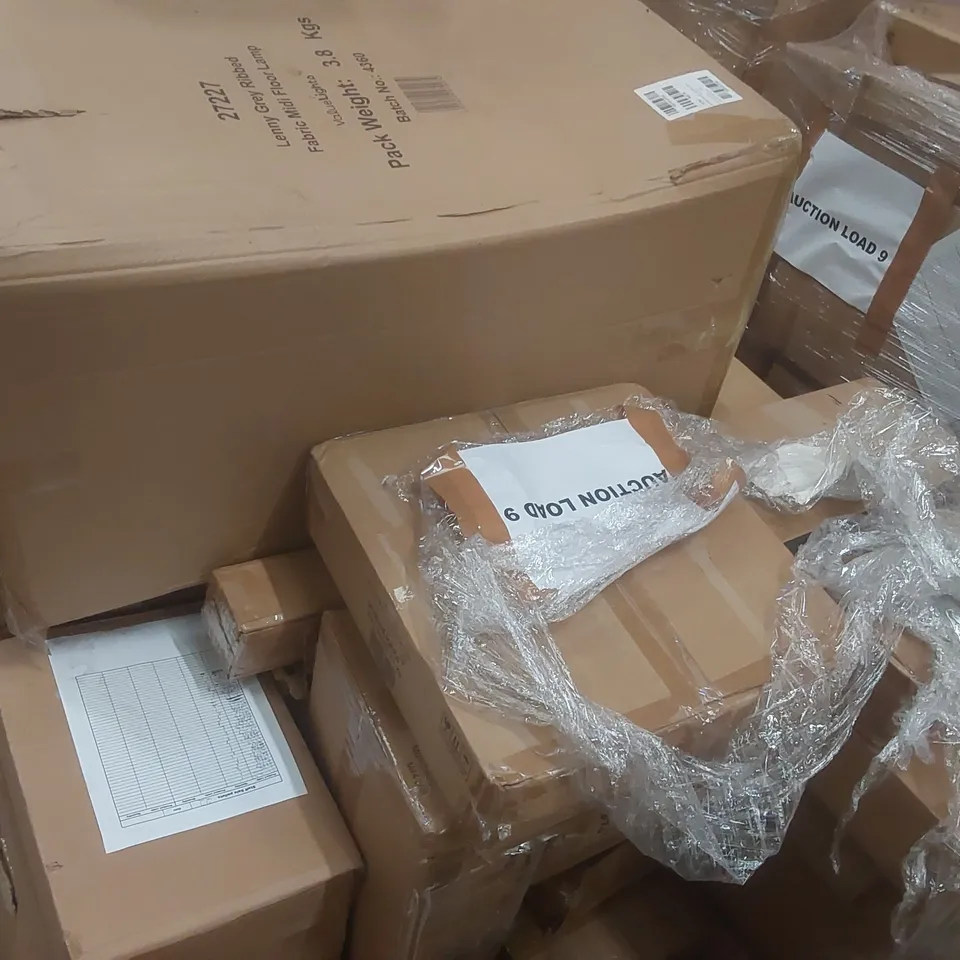 PALLET CONTAINING A VERY LARGE QUANTITY OF ASSORTED DESIGNER LIGHTING PRODUCTS