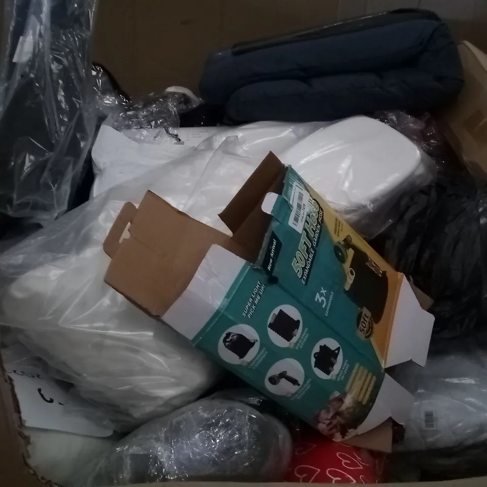 PALLET OF ASSORTED ITEMS INCLUDING TEMPUR PILLOW, NAPPING PILLOW, ELVIROS MEMORY FOAM CERVICAL PILLOW, 25FT MAGIC HOSE, LUJII MEMORY FOAM PILLOW ,BEAUTY PILLOW