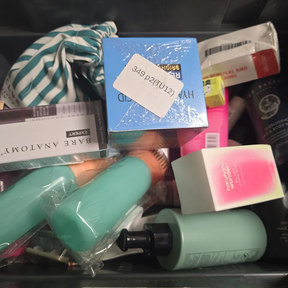 APPROXIMATELY 15 ASSORTED HEALTH & BEAUTY PRODUCTS TO INCLUDE RED BAKER HAIR & BODY WASH, HARUHARU ROSE PDRN SOOTHING SERUM, ELF HYDRATING CAMO CONCEALER, ETC - COLLECTION ONLY