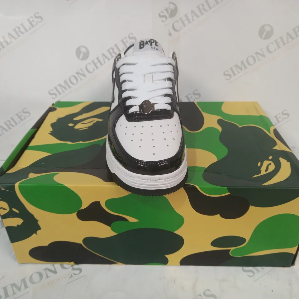 BOXED PAIR OF A BATHING APE SHOES IN BLACK/WHITE UK SIZE 4