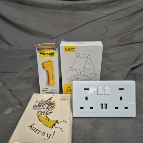 APPROXIMATELY 15 ASSORTED HOUSEHOLD ITEMS TO INCLUDE PLASTIC TWIN PLUG SOCKET, GREETINGS CARDS AND A5 TABLET STAND