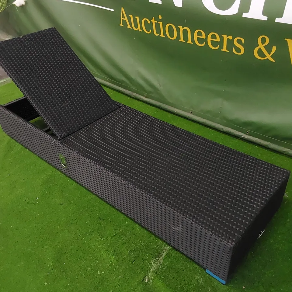 DESIGNER MANUAL ADJUSTABLE SUNLOUNGER IN BLACK RATTAN