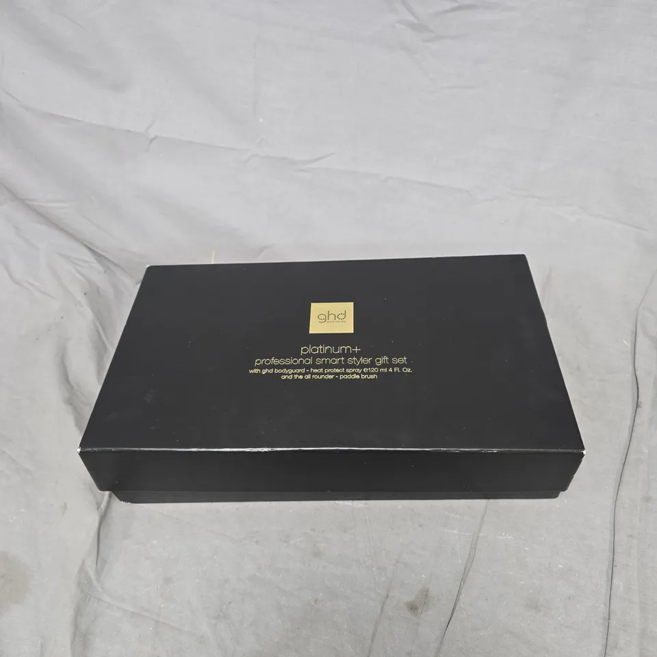 GHD PLATINUM+ SMART STYLER GIFT SET