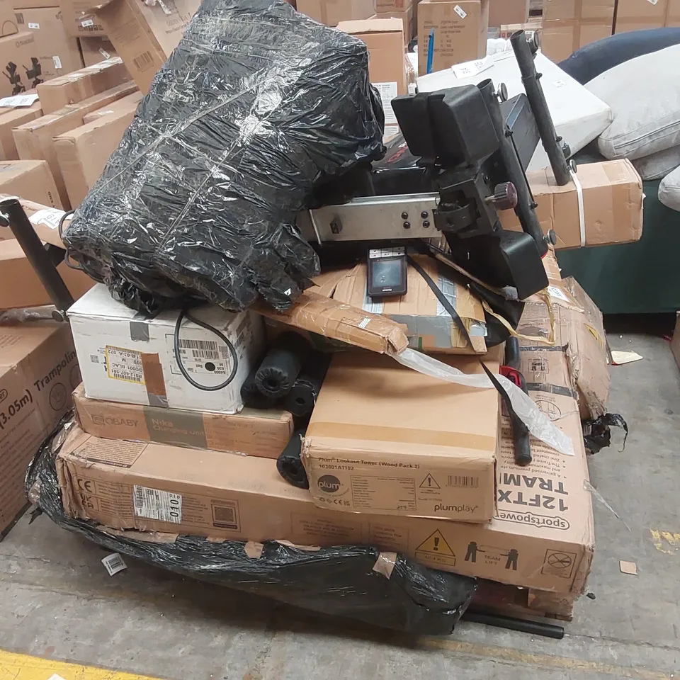 PALLET OF ASSORTED EXERCISE AND OUTDOOR PLAY PARTS TO INCLUDE; ROWING MACHINE, TRAMPOLINE PARTS AND TOWER PLAYSET PARTS