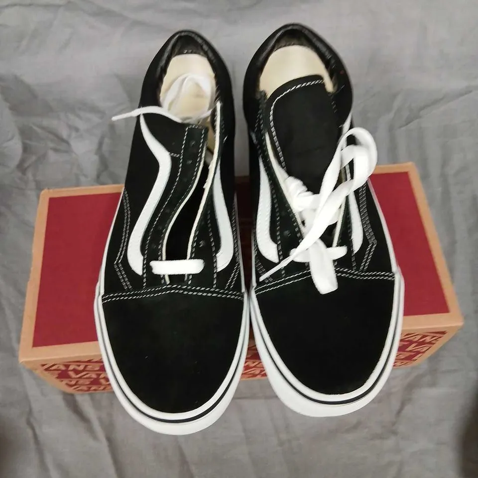 VANS OLD SKOOL BLACK/WHITE SNEAKERS – UK 7