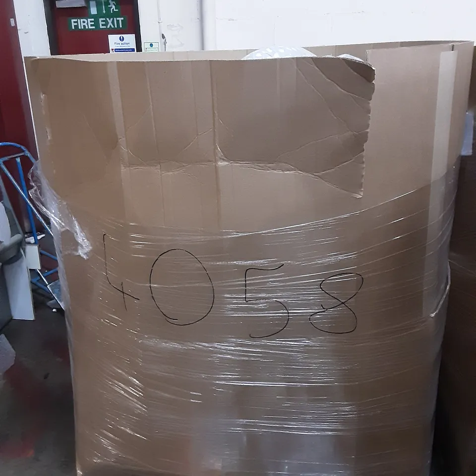 PALLET OF ASSORTED ITEMS INCLUDING FLEXI HOSE, BCOZZY, FEAGER, MAGIC HOSE, 5 STAR UNITED STRIPED PILLOW, 100FT EXPANDABLE HOSE