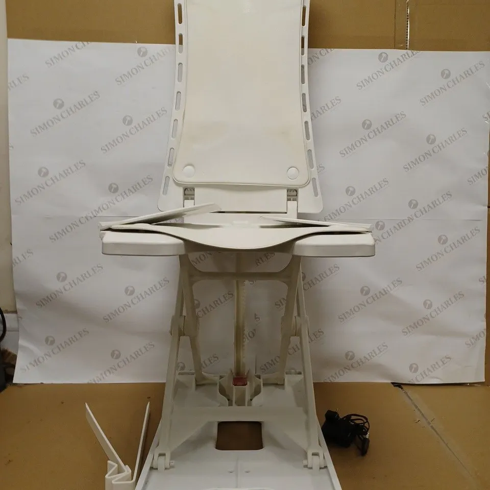 DRIVE BELLAVITA LIGHTWEIGHT RECLINING BATH LIFT