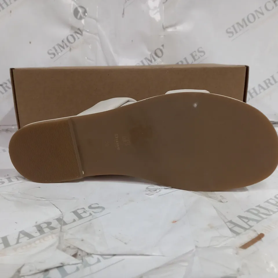 BOXED DUNE LEATHER CUSHION FLAT SANDALS SIZE 6