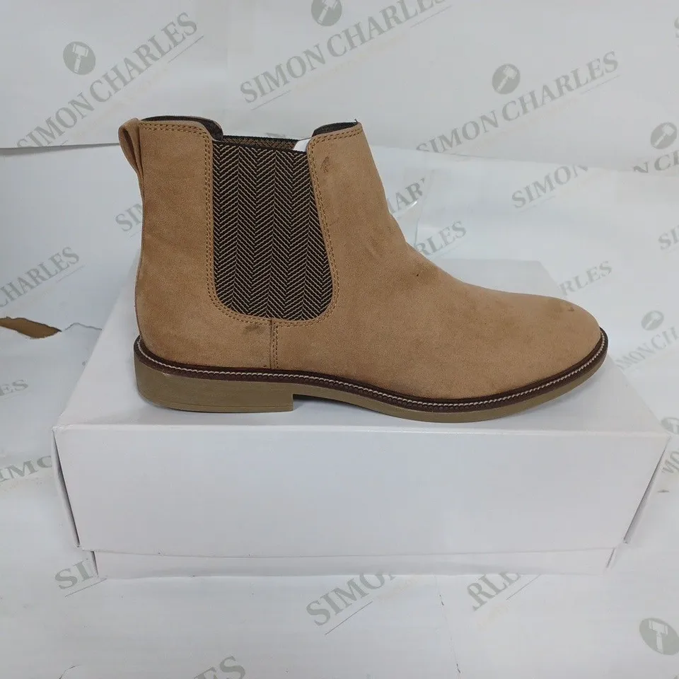 BOXED MARSH MICROSUEDE IN BISCUIT SIZE 10