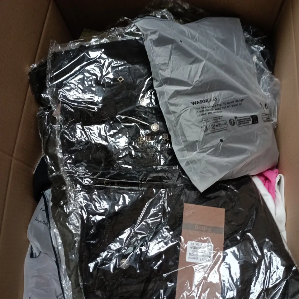 BOX OF APPROXIMATELY 25 ASSORTED CLOTHING ITEMS IN VARIOUS STYLES , COLOURS AND SIZES