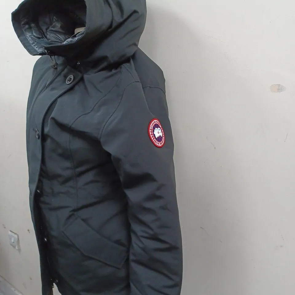 WOMENS CANADA GOOSE GOAT SIZE MEDIUM 