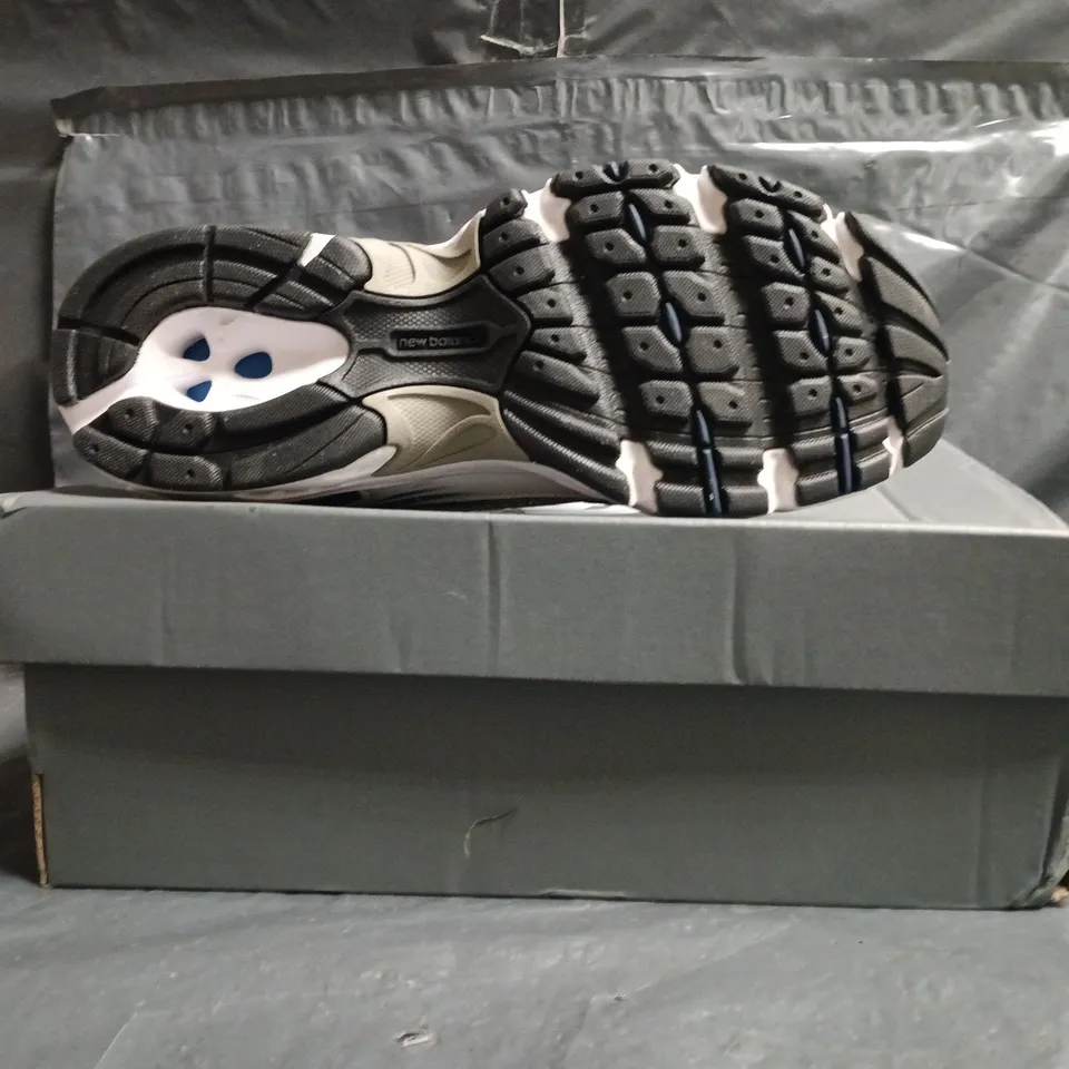 BOXED PAIR OF NEW BALANCE 530 TRAINERS IN WHITE/SILVER/NAVY SIZE UK 4