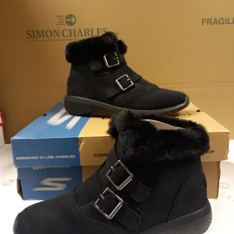 SKETCHERS ON THE GO WINTER FLING BOOT SIZE 6.5