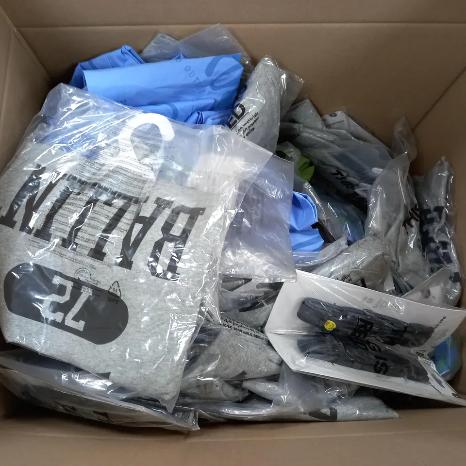 BOX OF APPROXIMATELY 40 ASSORTED HOUSEHOLD ITEMS TO INCLUDE PET CLOTHING ITEMS, TOTE BAGS, SLEEP MASKS, ETC