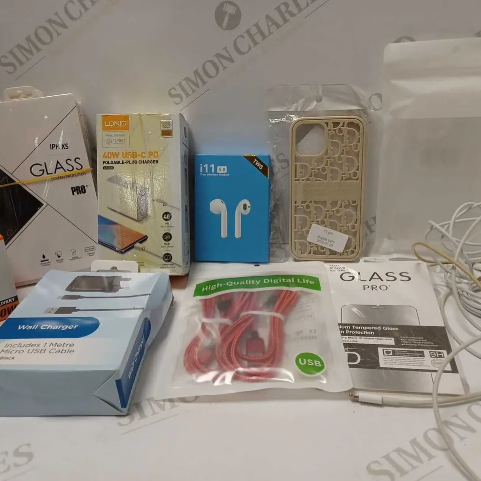 LOT OF APPROX 15 ASSORTED MOBILE PHONE ACCESSORIES TO INCLUDE CASES, SCREEN PROTECTORS, EARPHONES, ETC 
