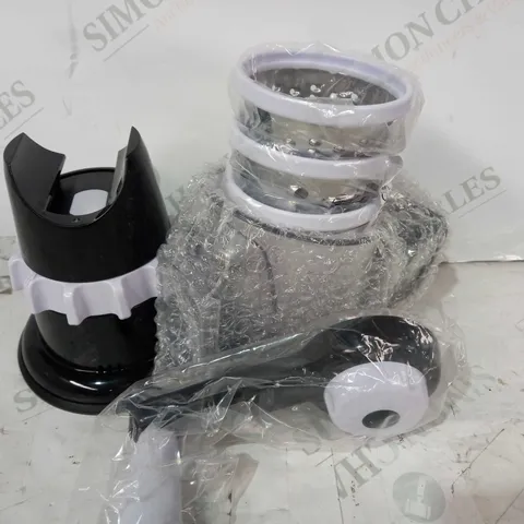 COOKS ESSENTIALS GRATRER AND SLICER