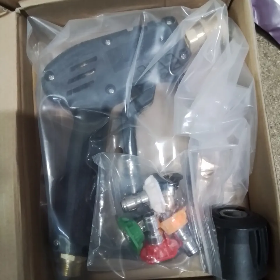 APPROXIMATELY 12 BRAND NEW BOXED ITEMS