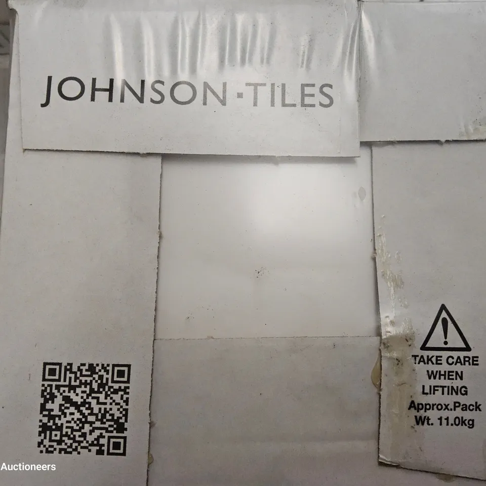 PALLET OF APPROXIMATELY 22 PACK OF JOHNSON TILES EACH PACK CONTAINS 44 TILES, 145 × 15cm each. WHITE