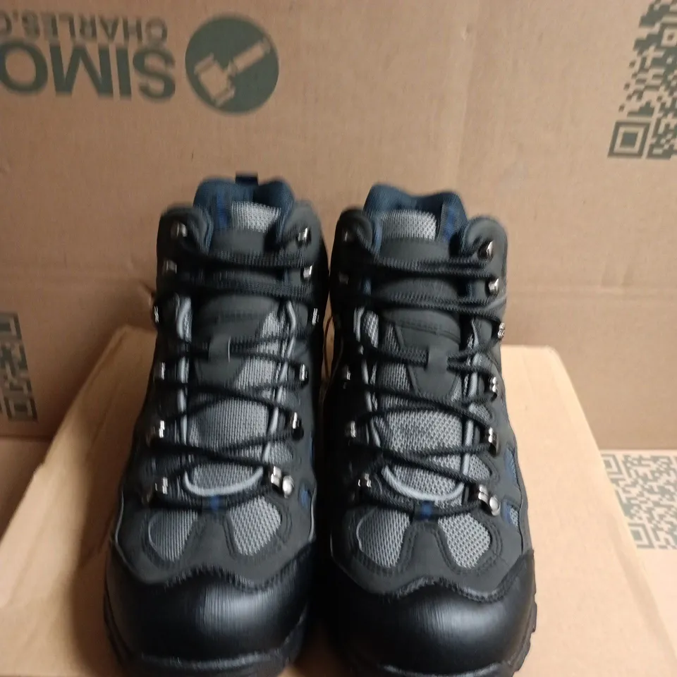 BOXED PAIR OF MOUNTAIN WAREHOUSE HIKING BOOTS – 9