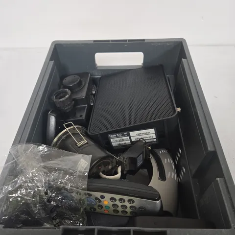 APPROXIMATELY 6 ASSORTED ELECTRICAL PRODUCTS TO INCLUDE ROUTER, NAIL LAMP, REPLACEMENT REMOTES ETC
