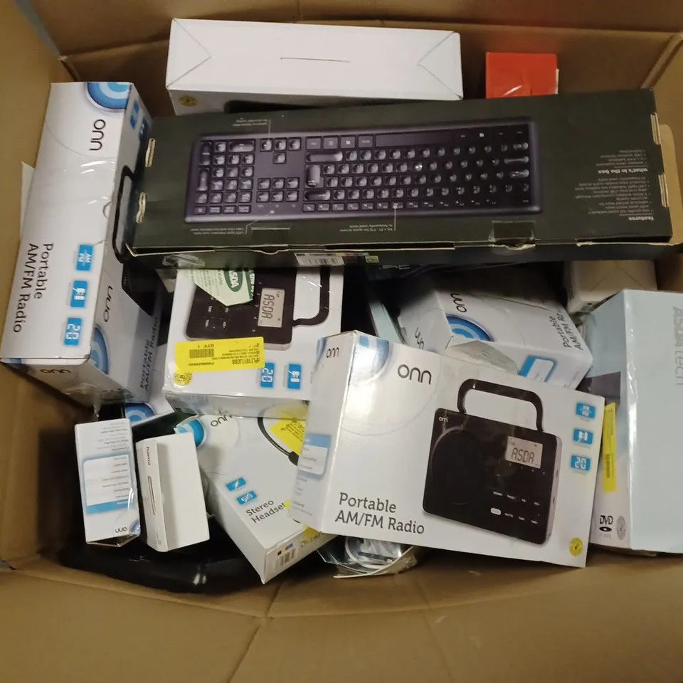 LARGE BOX OF ASSORTED ITEMS TO INCLUDE HDMI DVD PLAYER WITH REMOTE, JUICEDISCO MICROPHONE, ONN PORTABLE AM/FM RADIO, ETC