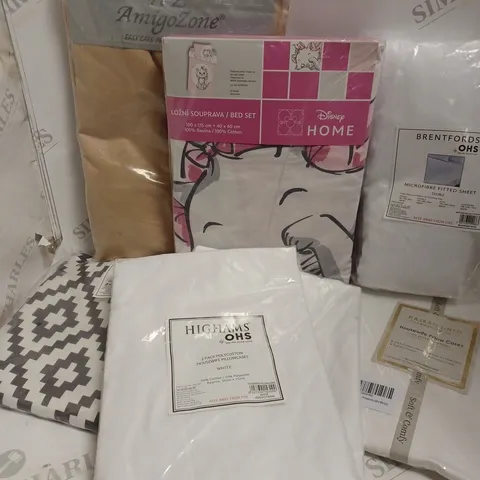 ASSORTMENT OF BEDDING ITEMS INCLUDING FITTED SHEET, PILLOW CASES AND DISNEY DUVET SET.