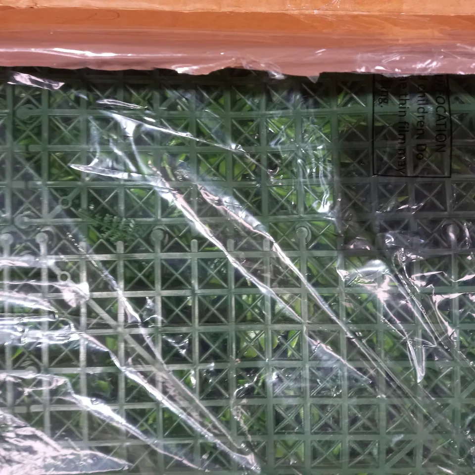 BUNDLE BERRY BY AMANDA HOLDEN LIVING WALL - COLLECTION ONLY