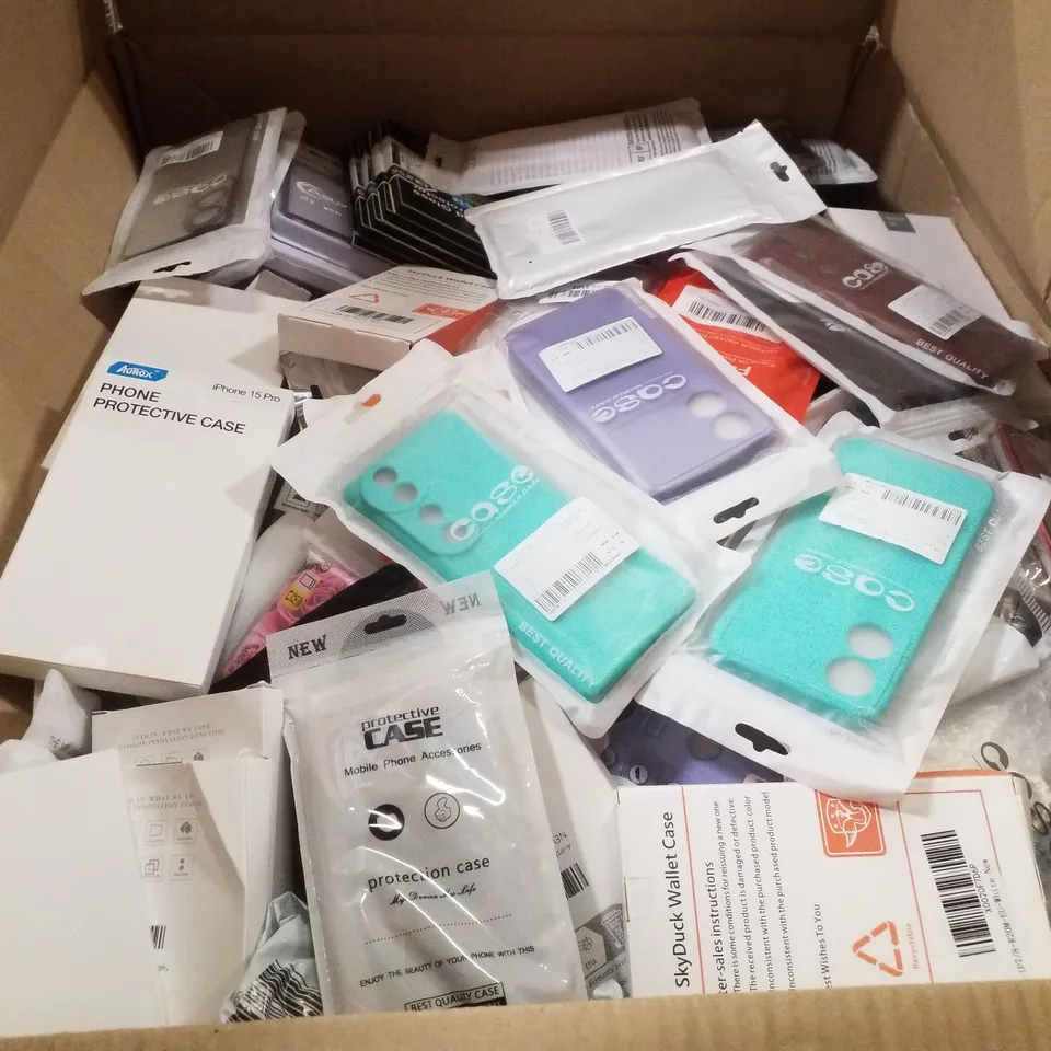 PALLET CONTAINING LARGE QUANTITY OF ASSORTED PHONE CASES