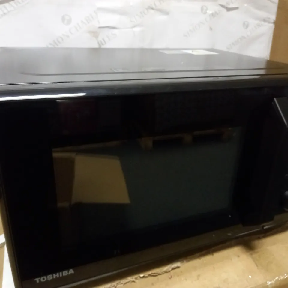 TOSHIBA 950W MICROWAVE OVEN