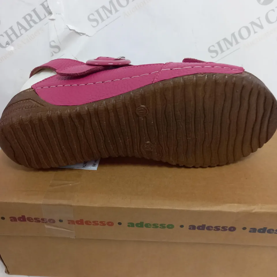 PAIR OF ADESSO LILY LEATHER SANDAL WHITE SIZE 4