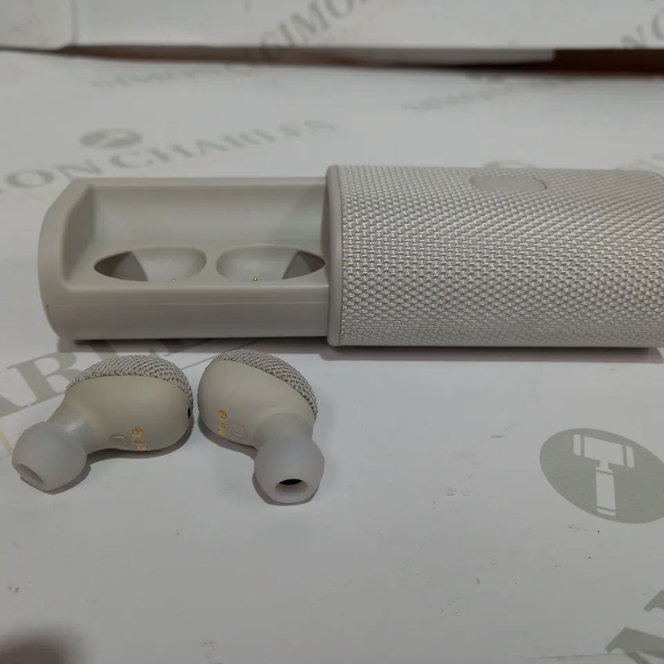 JQM ULTRA WIRELESS EARPHONES