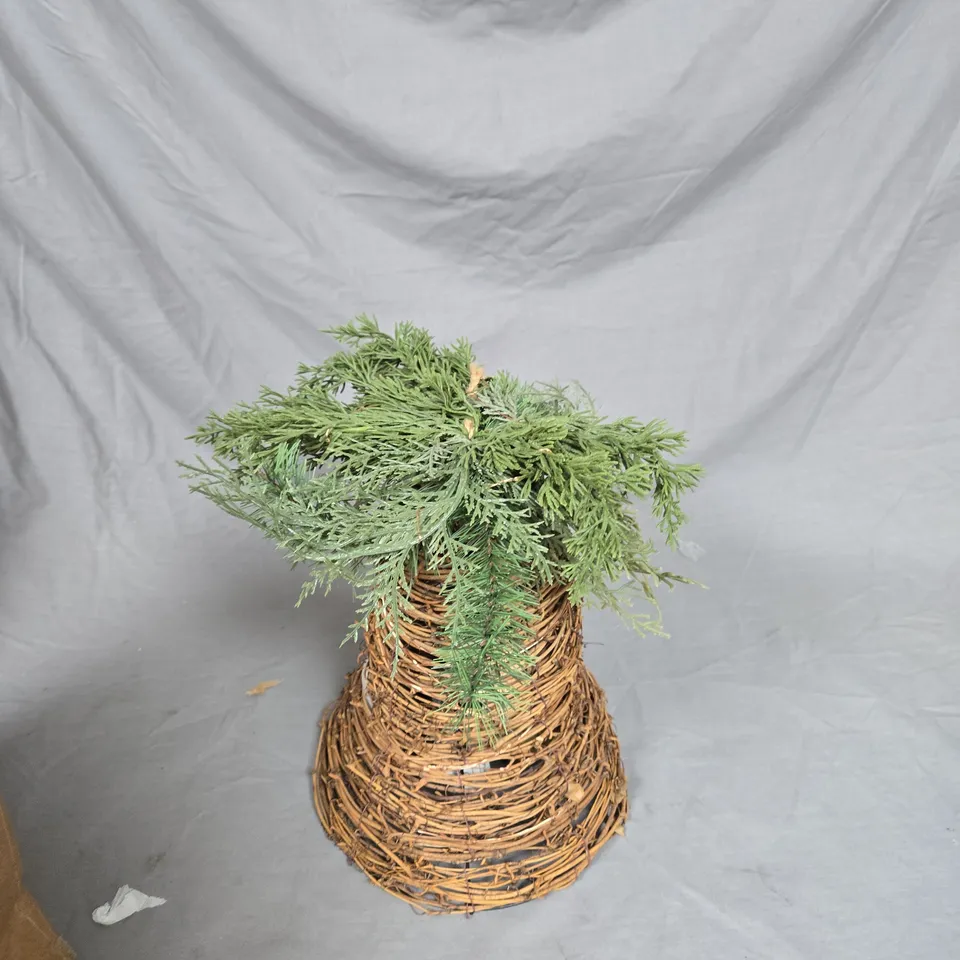 RATTAN PRO LIT BELL WITH FOLIAGE