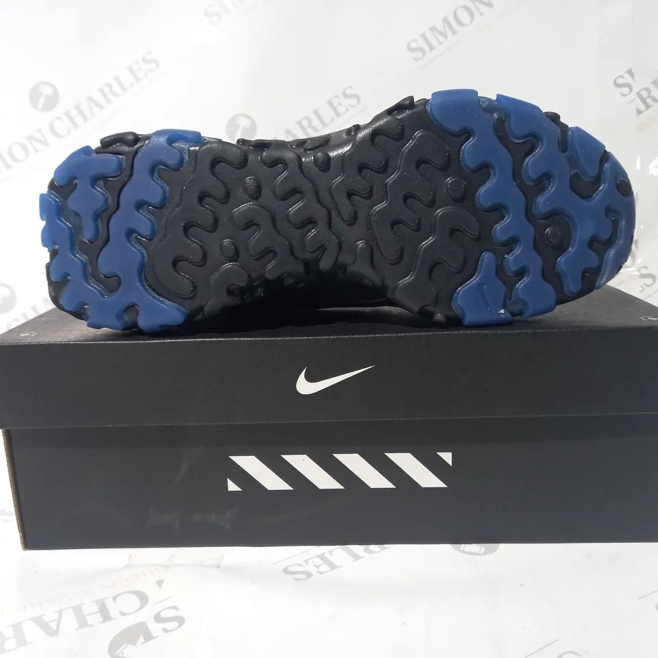 BOXED PAIR OF NIKE REACT VISION TRAINERS IN ANTHRACITE/REFLECTIVE SILVER UK SIZE 7