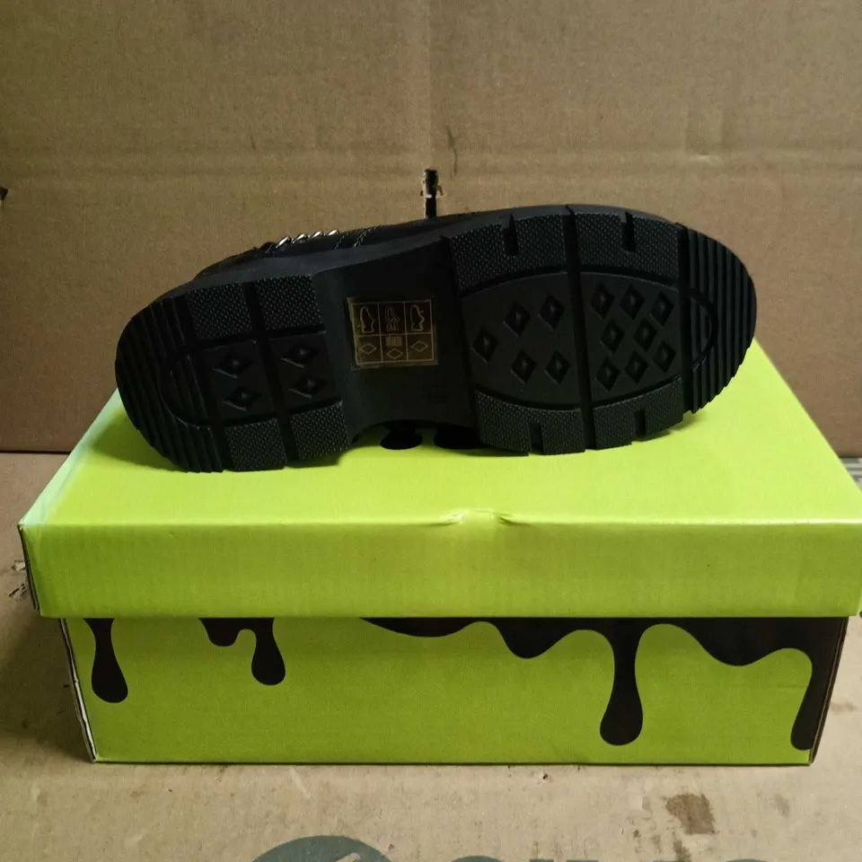 KOI KIDZ LIL BANE OF EXILE TRAINERS BLACK SIZE 12