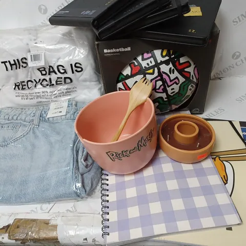 APPROXIMATELY 9 COTTON ON ITEMS INCLUDING BASKETBALL, FOOD BOWL, JEANS, WHITE HOODIE