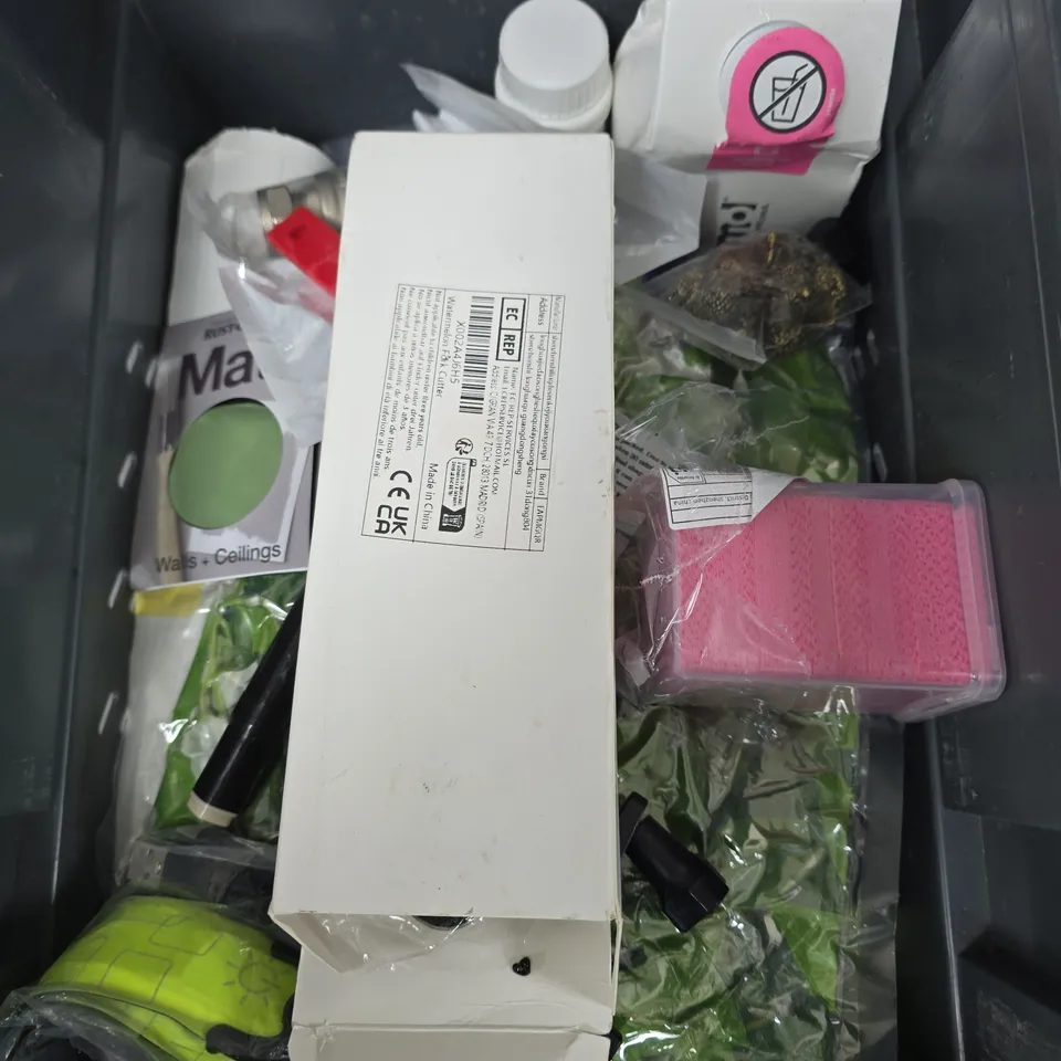 APPROXIMATELY 20 ASSORTED HOUSEHOLD ITEMS TO INCLUDE BIN BAGS, WALL PAINT, DRINKS BOTTLE ETC 