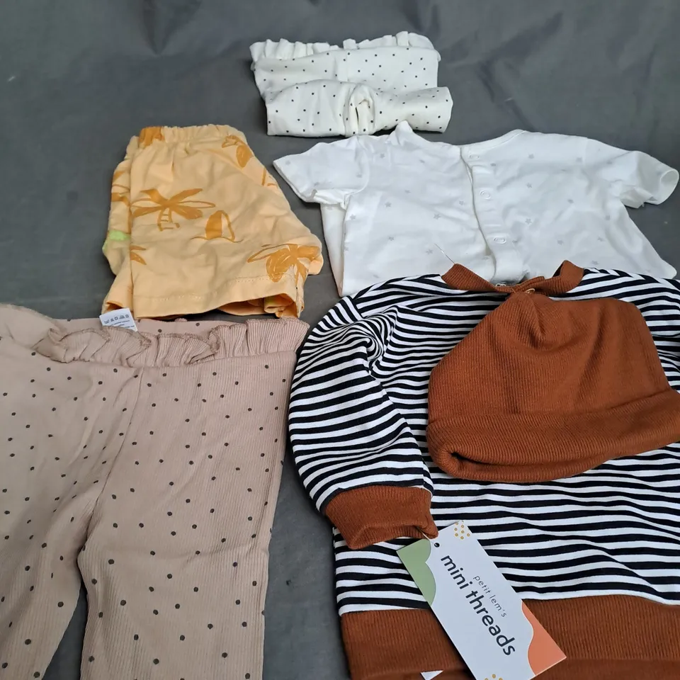 APPROXIMATELY 16 ASSORTED 0-5 YEARS CHILDRENS CLOTHING ITEMS