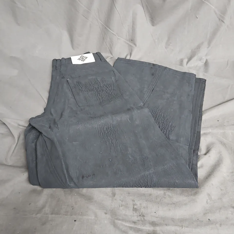UNWONTED BLACK SAND WIDE LEG JEANS IN LACK SIZE 28W