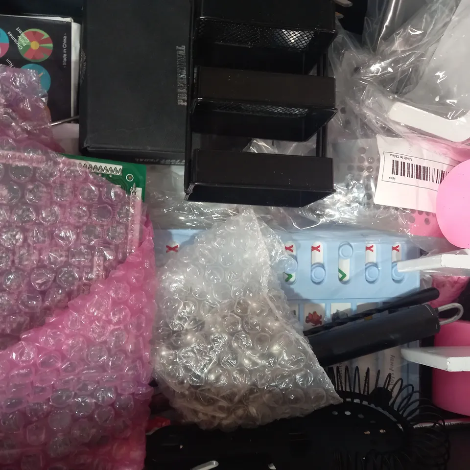LOT OF APPROXIMATELY 10 ASSORTED HOUSEHOLD ITEMS TO INCLUDE COMMWORX WIFI ROUTER, SPARE VACCUM CLEANER PART, EXTRACTOR FAN PART, ETC